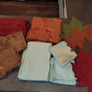 Elegant Table Linens and Leaf Decor Set